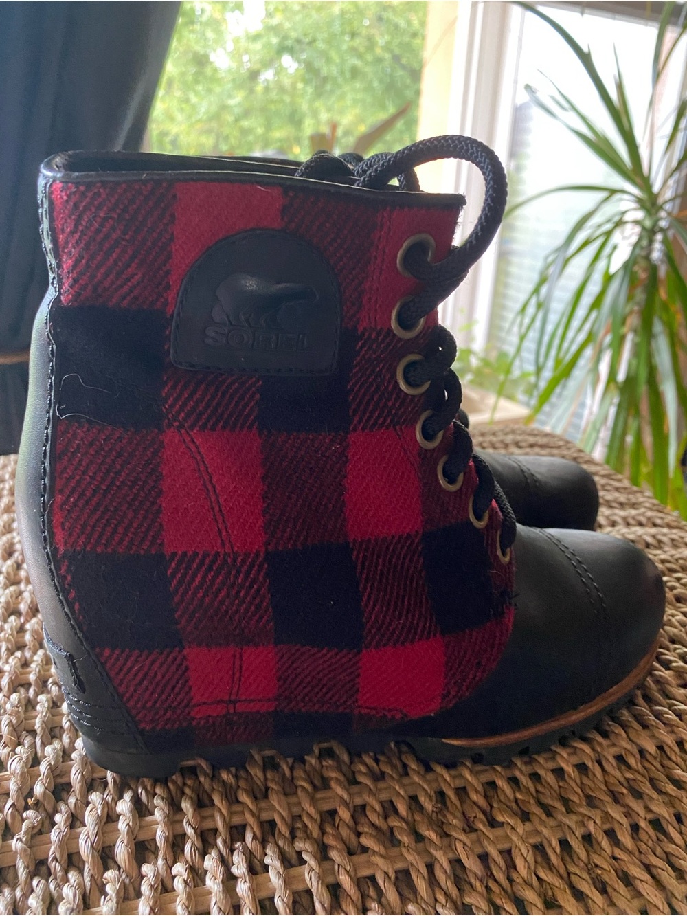 Sorel  Red & Black Plaid Lace-Up Ankle Boots SZ 7